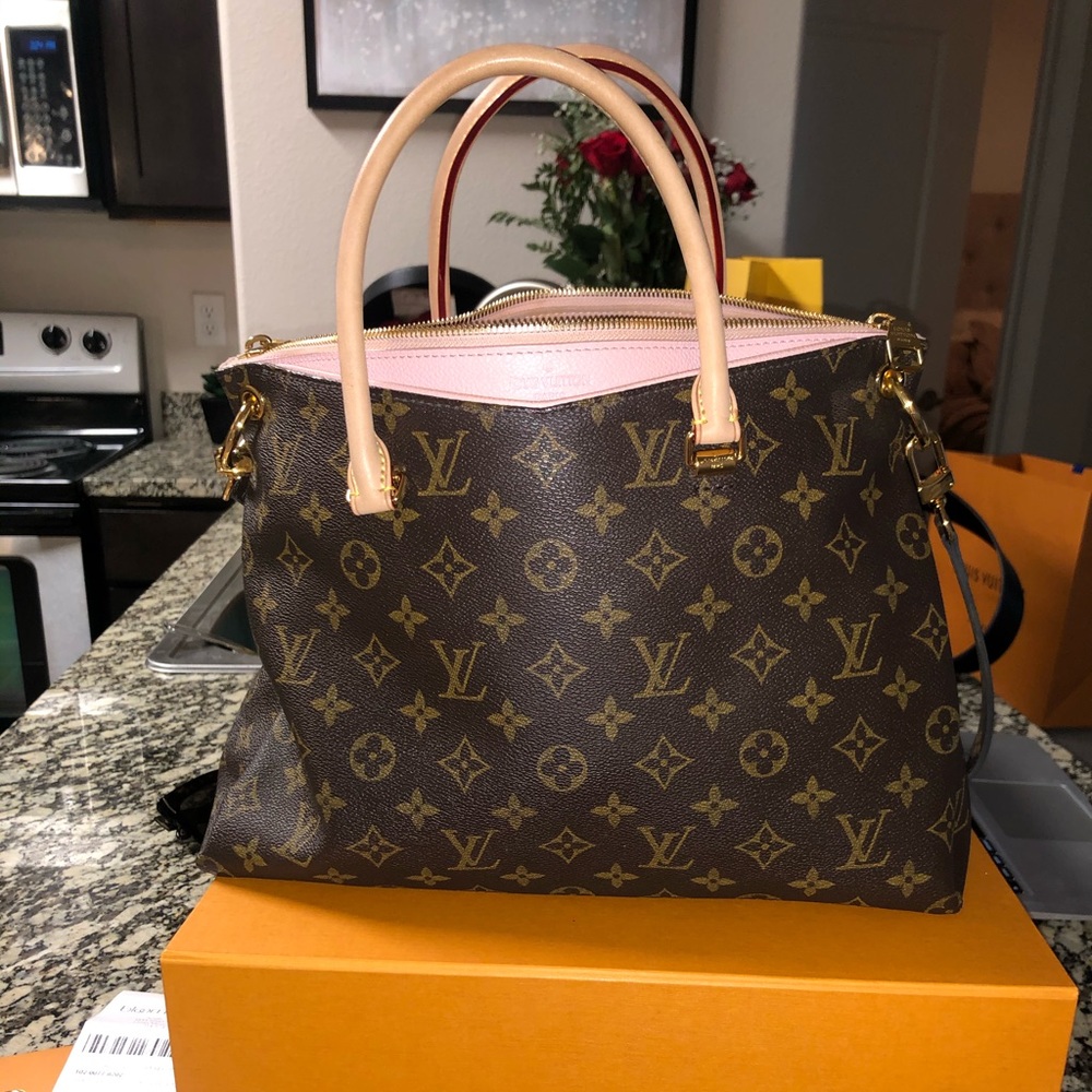 LOUIS VUITTON bag